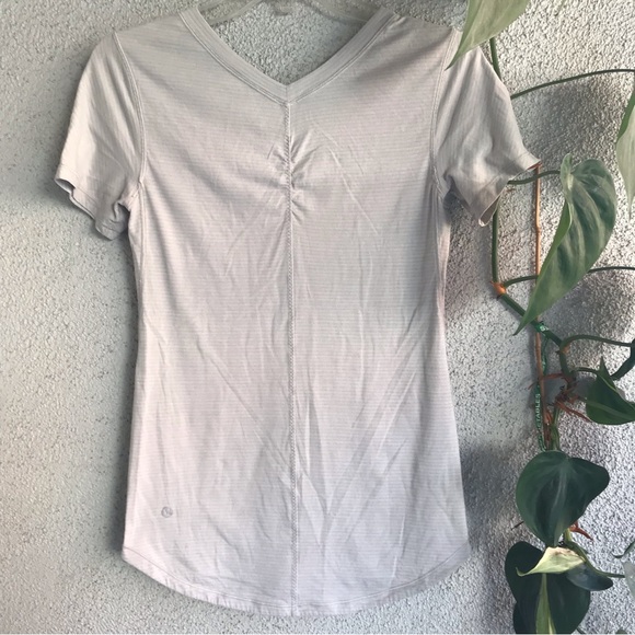 LULULEMON | Pale Gray Pin Striped Short Sleeves Workout / Running Tee - Picture 4 of 12